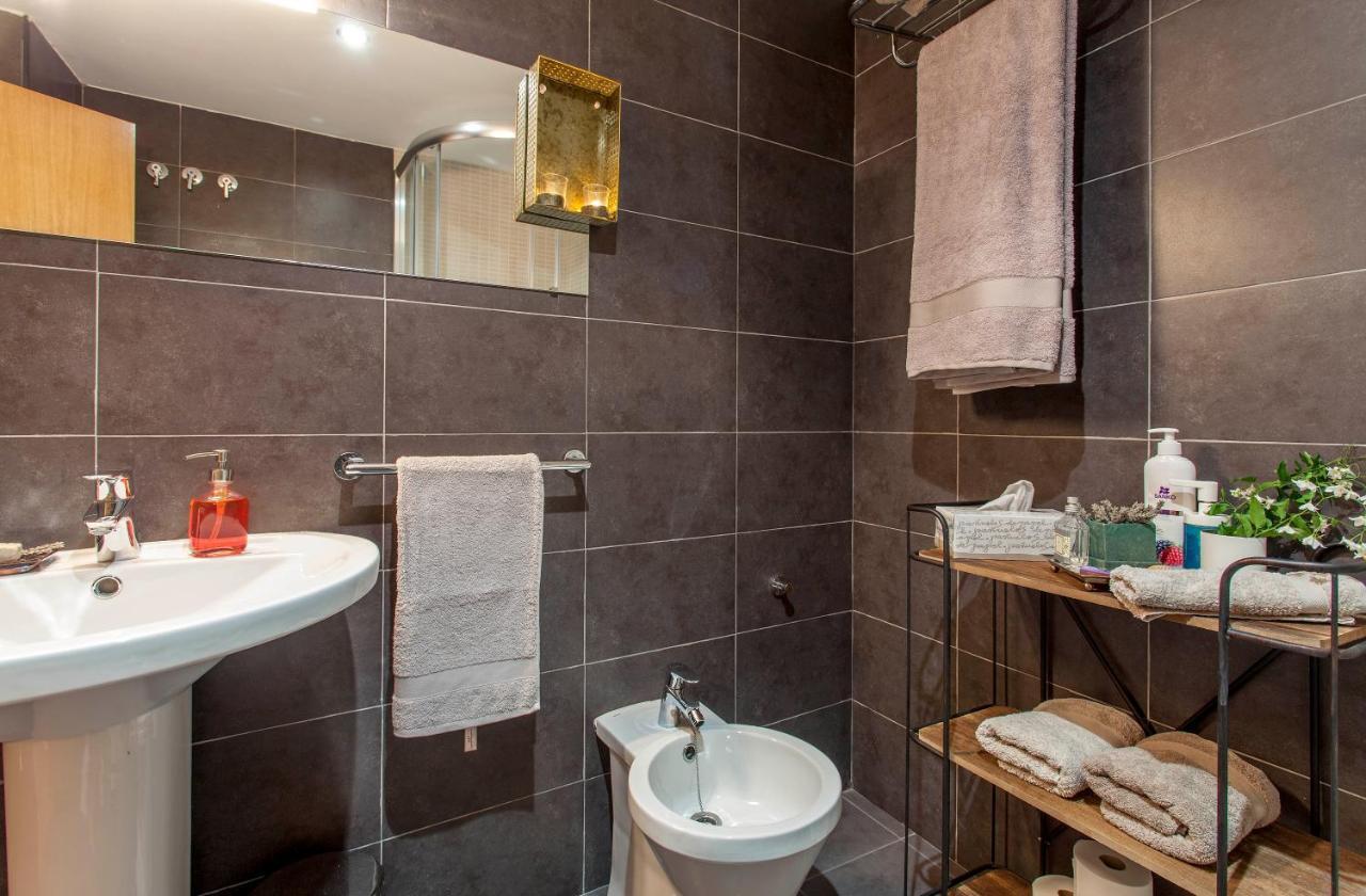 Luxurious & Alluring Home In Historic Town Valência Exterior foto