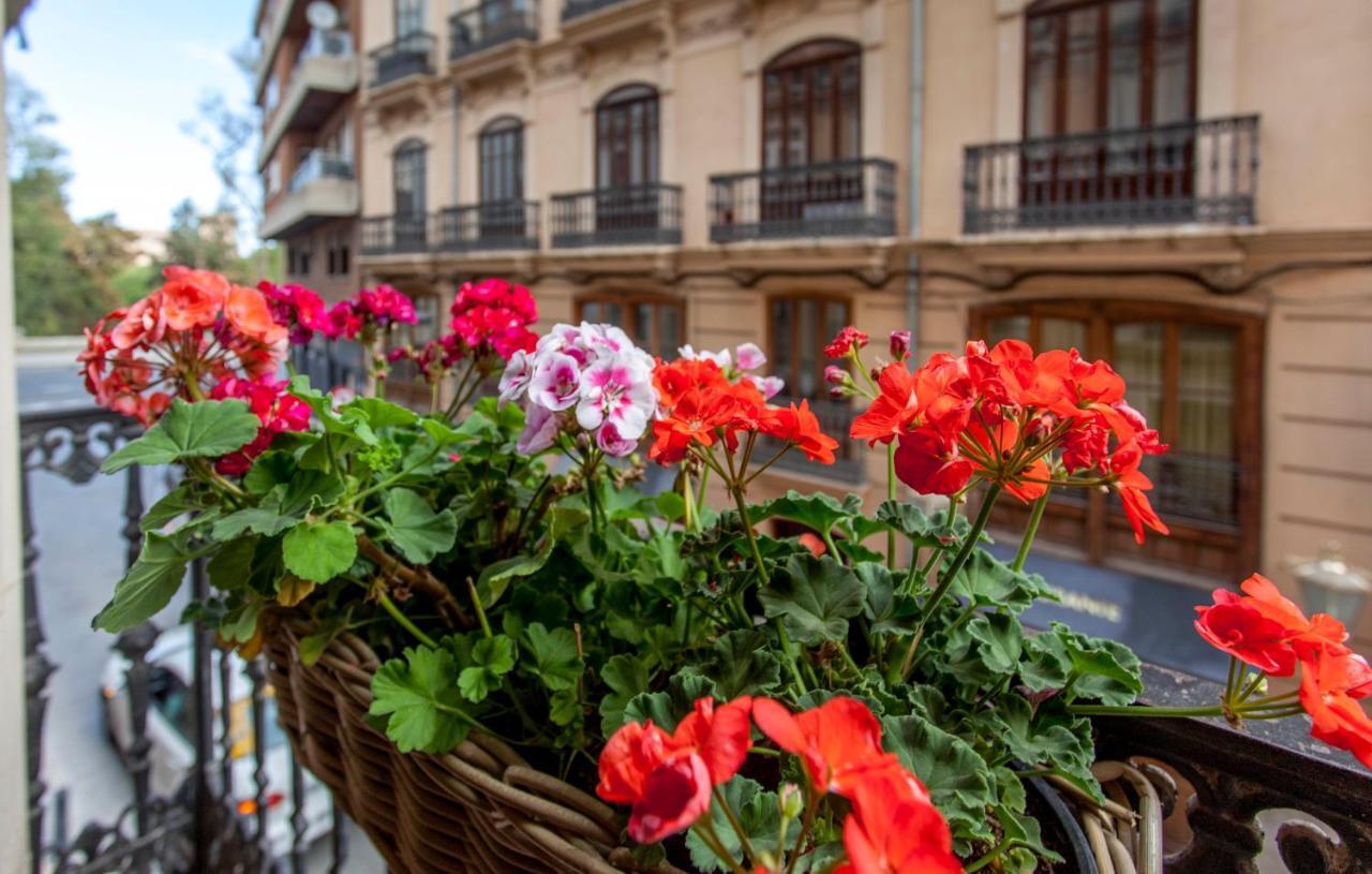 Luxurious & Alluring Home In Historic Town Valência Exterior foto